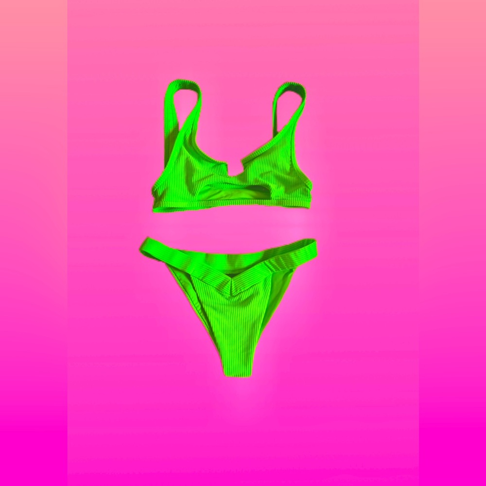 Frankie’s Bikinis set